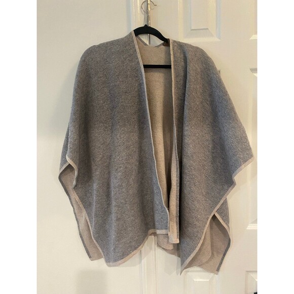 Kerisma reversible two tone poncho wrap - Picture 5 of 5
